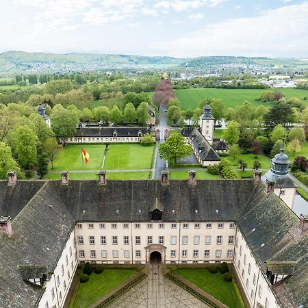 Luxus Wohnen Im Schloss Corvey Fuer 1-6 Gaeste Im Unesco Weltkulturerbe Hoexter Weserbergland Free W-Lan Parken Netflix Fuer Familien Paare Und Geschaeftsreisende Inkl Handtuecher Seife Nintendo Switch Uvm Ngoại thất bức ảnh