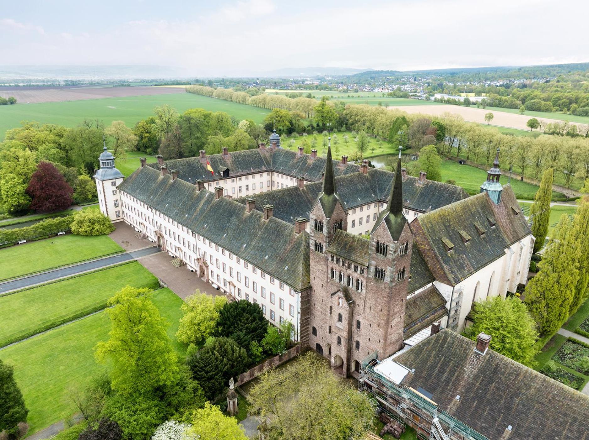 Luxus Wohnen Im Schloss Corvey Fuer 1-6 Gaeste Im Unesco Weltkulturerbe Hoexter Weserbergland Free W-Lan Parken Netflix Fuer Familien Paare Und Geschaeftsreisende Inkl Handtuecher Seife Nintendo Switch Uvm Ngoại thất bức ảnh